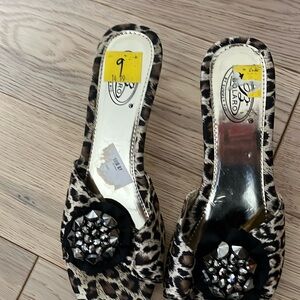 Cute open toed heels. Kitten heel. Size 9